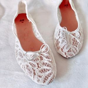 H&M white lace ballerina flat shoes